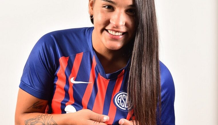 La “santita” Correa a la Selección Nacional de Fútbol Femenino