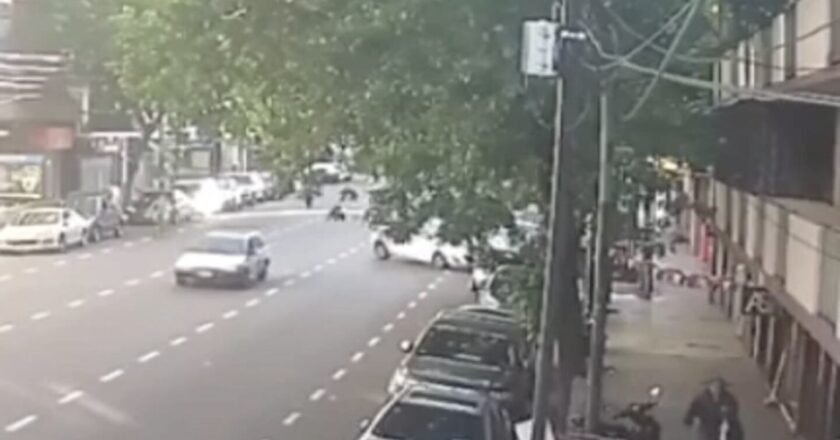 Conductor ebrio chocó dos autos