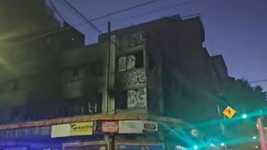 Incendio en un edificio abandonado