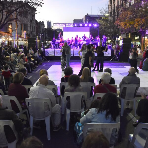 Diez años de tango, barrio y nuevas voces
